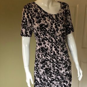 N0039 H&M Dress with Floral Pattern size M Short Sleeves